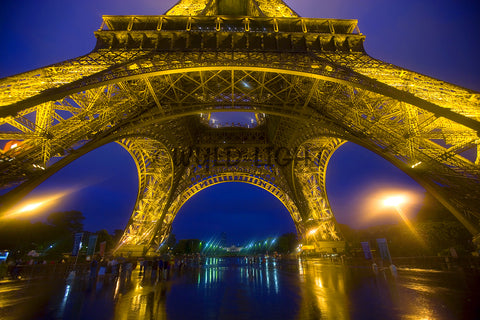 Eiffel Tower in a Light Rain, Paris, France! MS-7733 Eiffel Tower Art